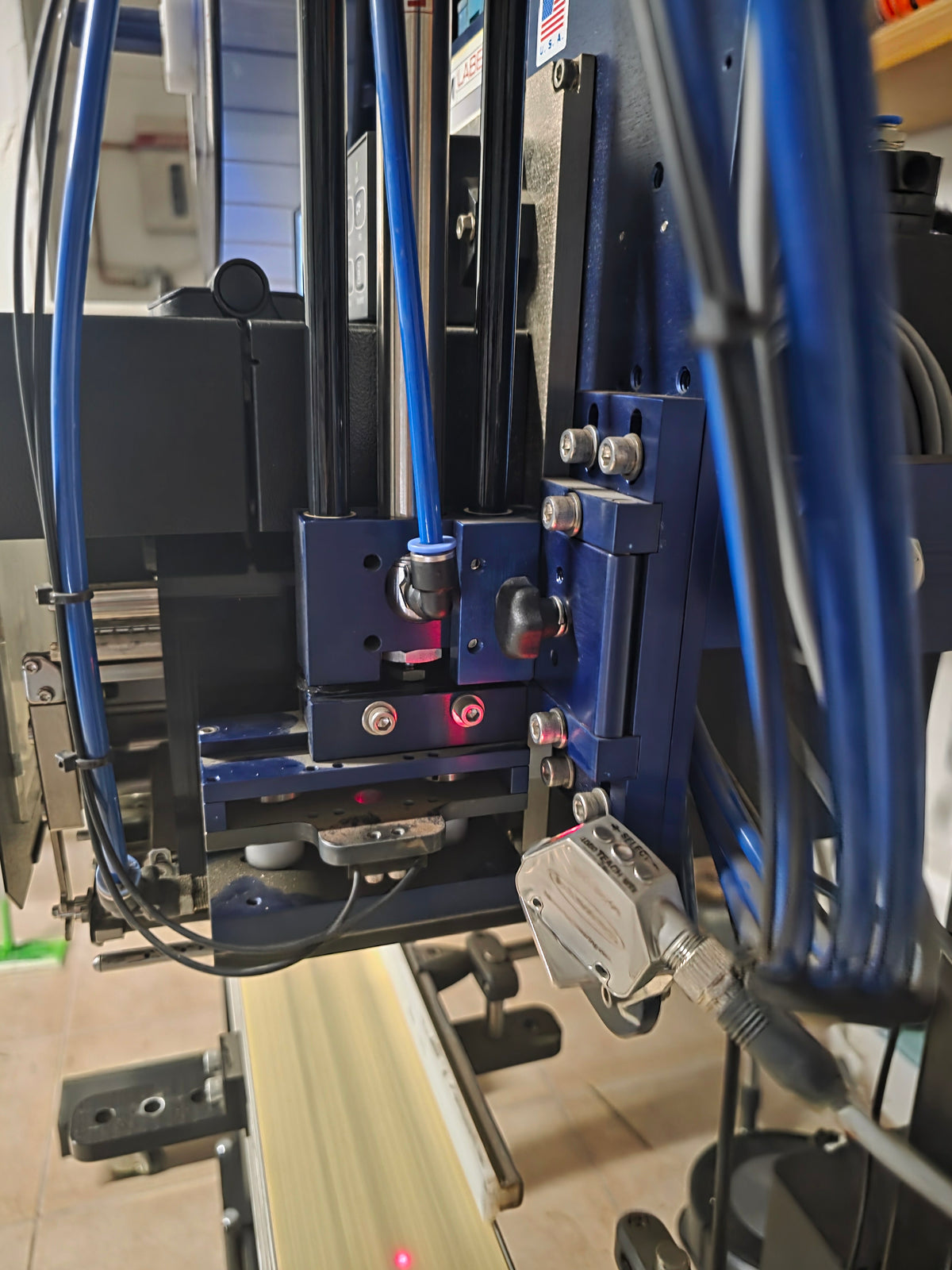 LabelMill LM3605 conveyor detail